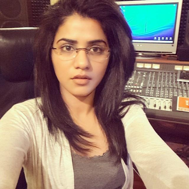 Qurat-ul-Ain Balouch Biography & Albums List, Height, Date Of Birth