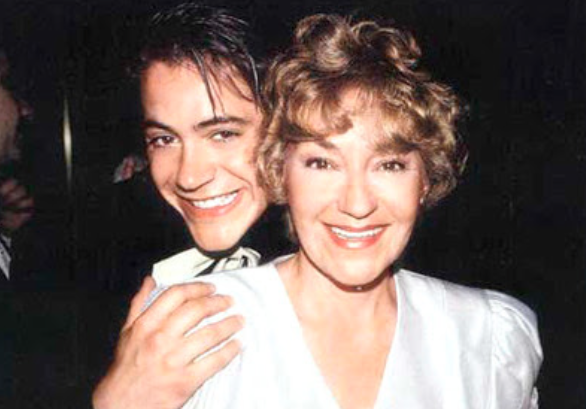 RDJ Says Goodbye To His Mum   Showbiz Geek