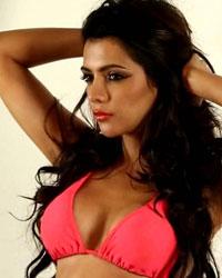 Ruhi Singh Photos And Pictures
