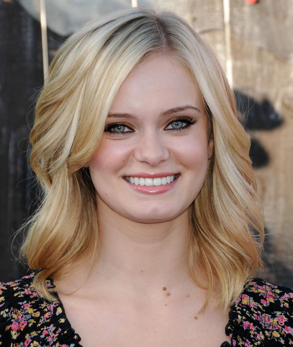 Sara Paxton Profile, Photos, News, Bio | CelebNest