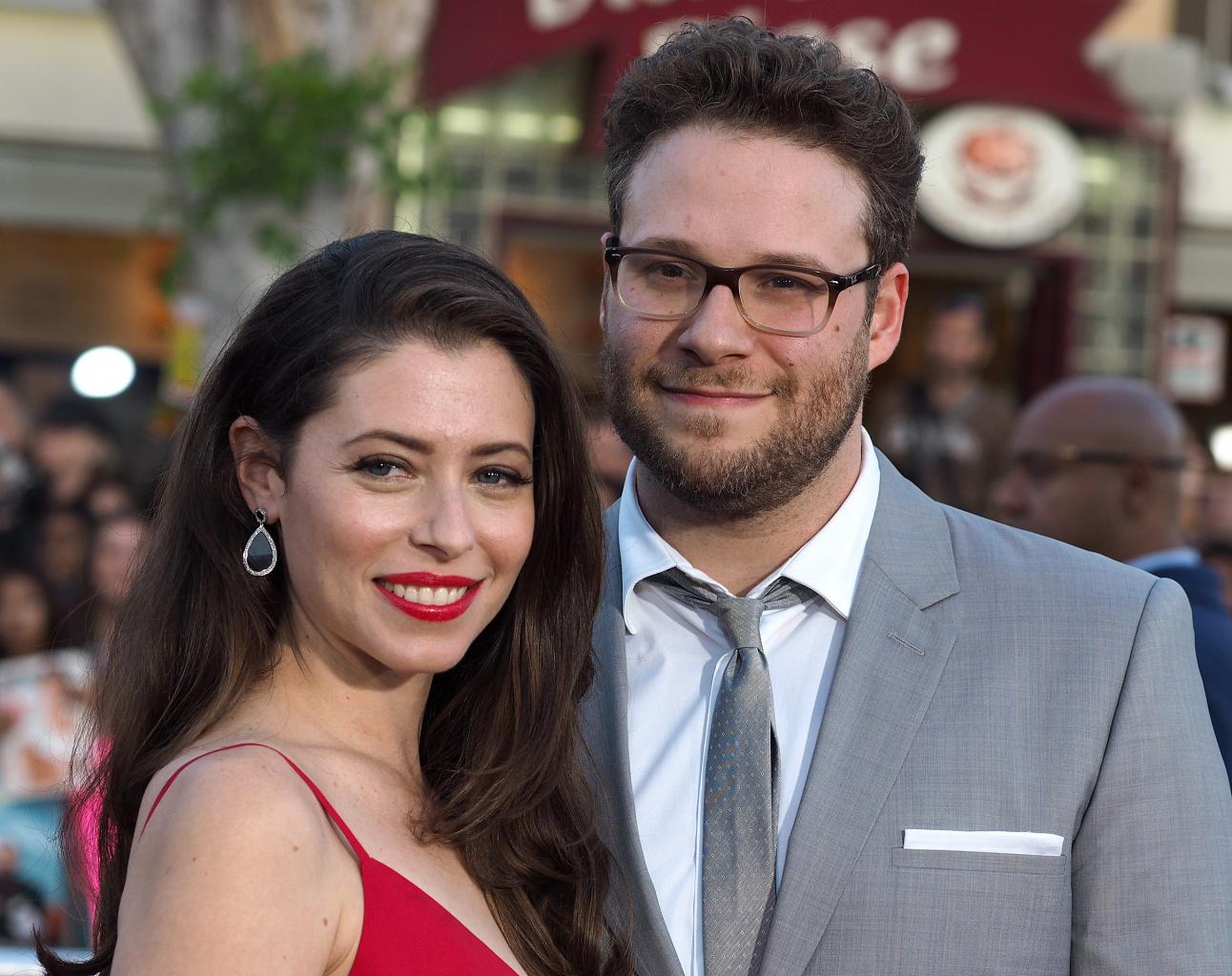 Seth Rogen & His Wife Lauren Miller Live A "Normal&