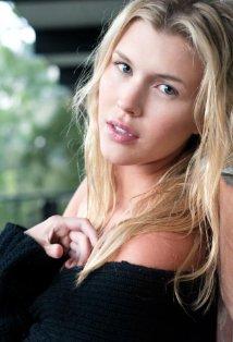 Sharon Hinnendael - Celebrity Photos, Biographies And More