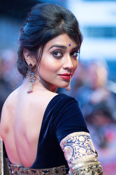 Shriya Saran Sweet HD Wallpaper & Images
