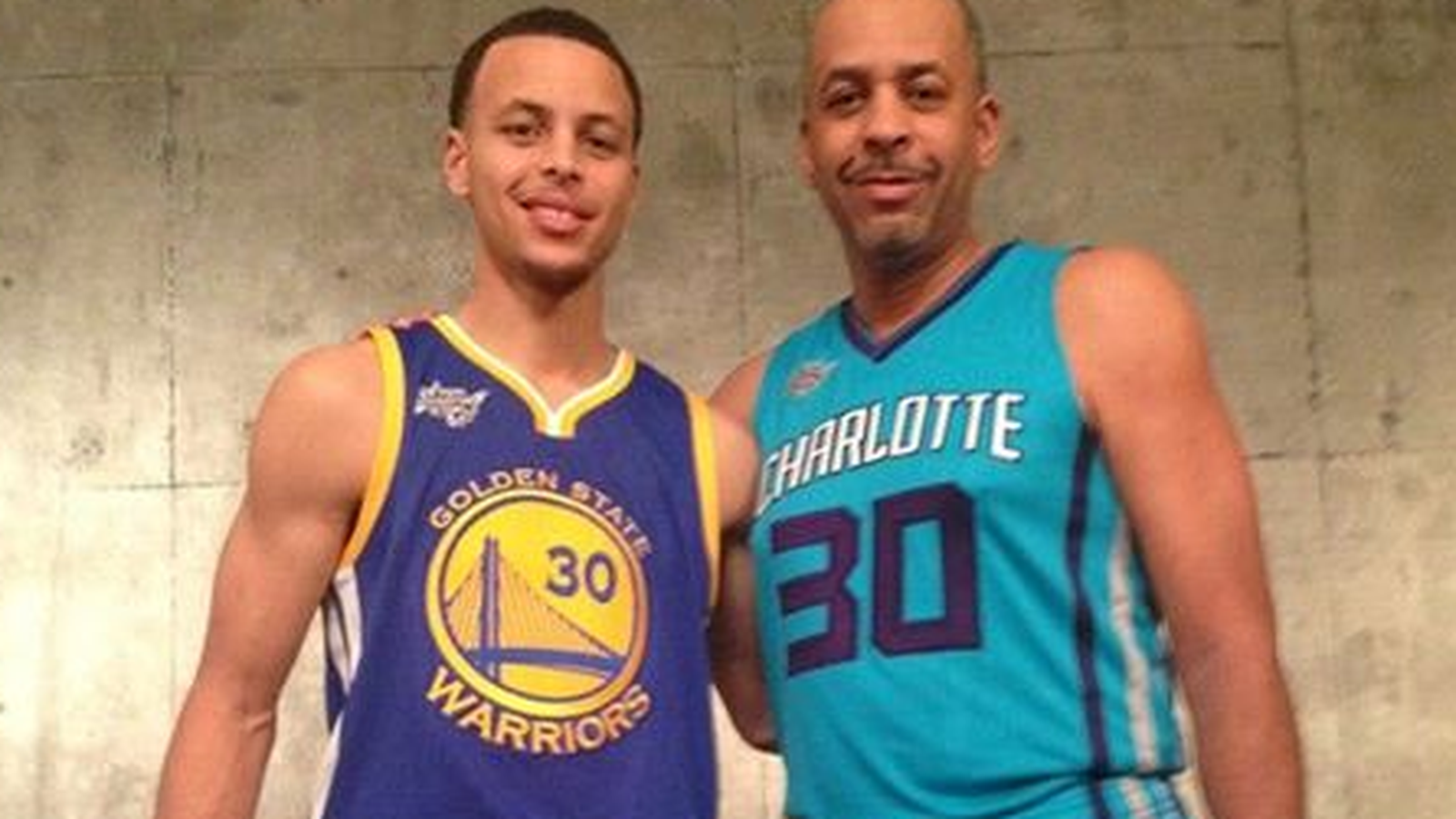 Stephen And Dell Curry Pose For Awesome Family Photo After 3-point