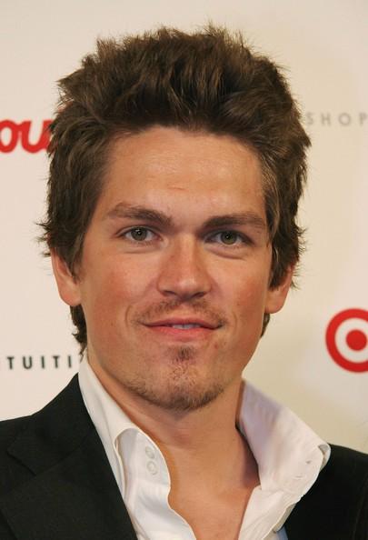 Steve Howey: Net Worth, Salary, House, Car, Wife & Family - 2016 Muzul