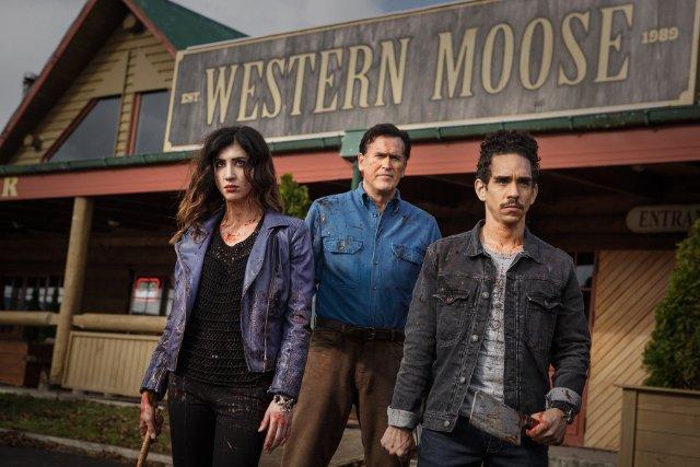 Still of Bruce Campbell, Ray Santiago and Dana DeLorenzo in 