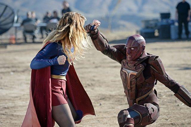 Still of Iddo Goldberg and Melissa Benoist in Supergirl (201