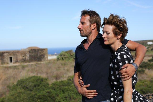 Still of Matthias Schoenaerts and Tilda Swinton in A Bigger 