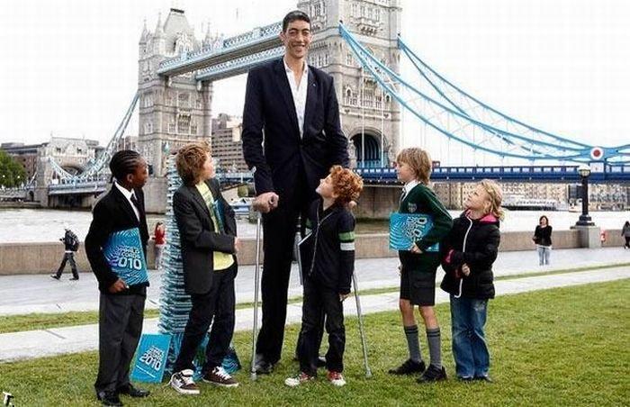 Sultan Kosen - The Tallest Man In The World (26 Photos)