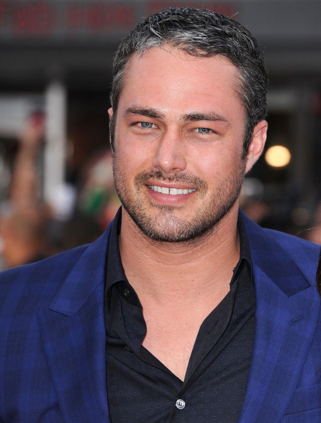 Taylor Kinney ( 15 Photo )   1Meee Magazine