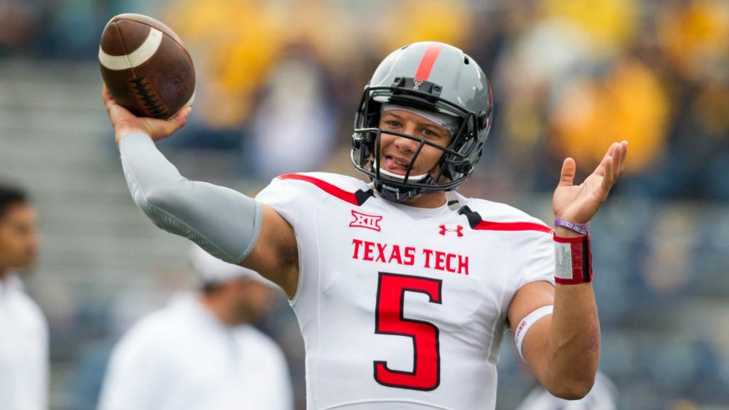 Texas Tech QB Patrick Mahomes Scrambles, Throws TD Pass