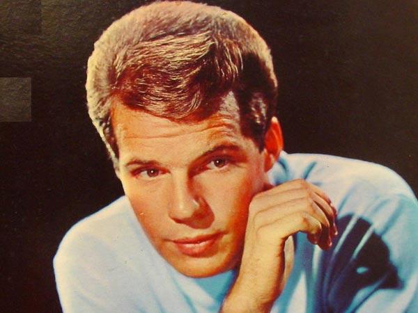 Top Ten Songs Of Bobby Vee - Zoomer Radio AM740