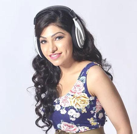 Tulsi Kumar Beautiful HD Wallpaper