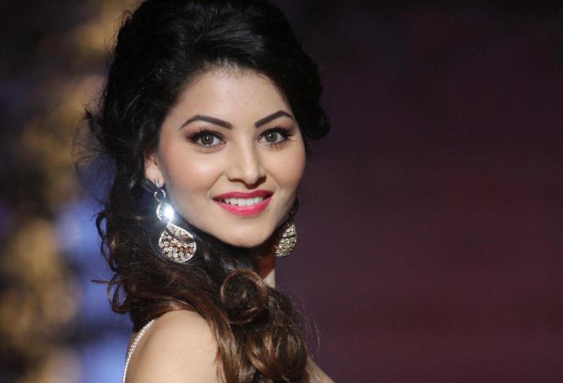 Urvashi Rautela Height, Weight, Age, Affairs, Biography & More