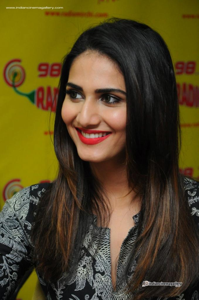 Vaani Kapoor Actress Photos Stills Gallery