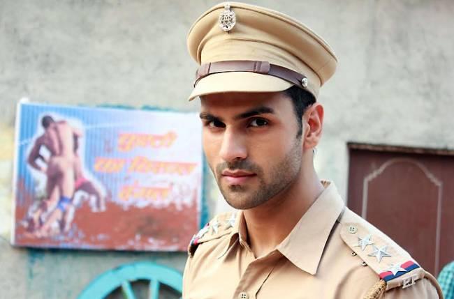 Vivek Dahiya Height, Weight, Age, Wife, Affairs & More - StarsUnfolded