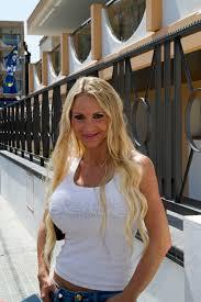 Who Is Annina Ucatis Dating ?