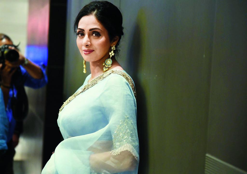 Dead At 54 Priyanka Chopra Aamir Khan And Rajinikanth Tweet