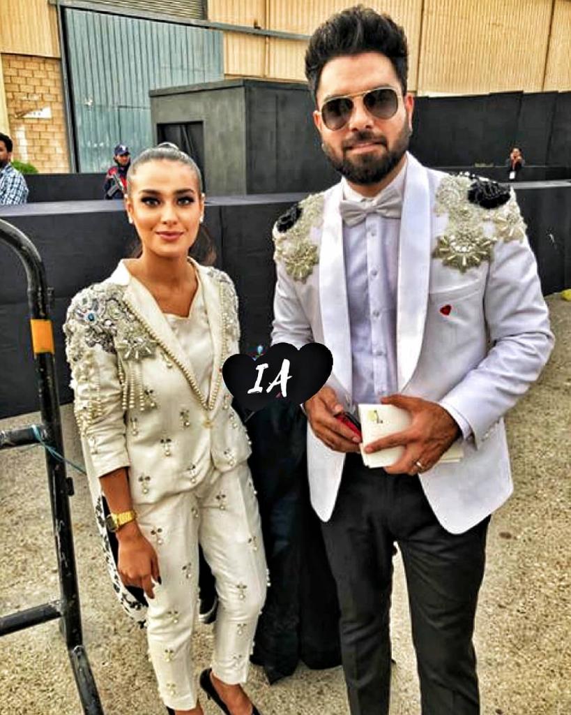 Yasir Hussain Propose Iqra Aziz In Front Thousands Of