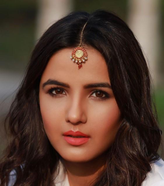 Jasmin Bhasin - Bio, Net Worth, Married, Husband, Family, Parents, Age