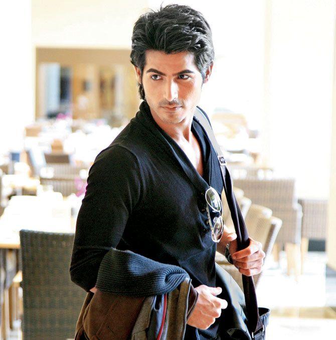 Omkar Kapoor Height Weight Age Wife Affairs More StarsUnfolded