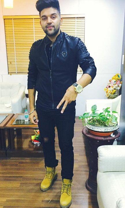 Guru Randhawa Punjabi Singer Height Weight Age Affairs