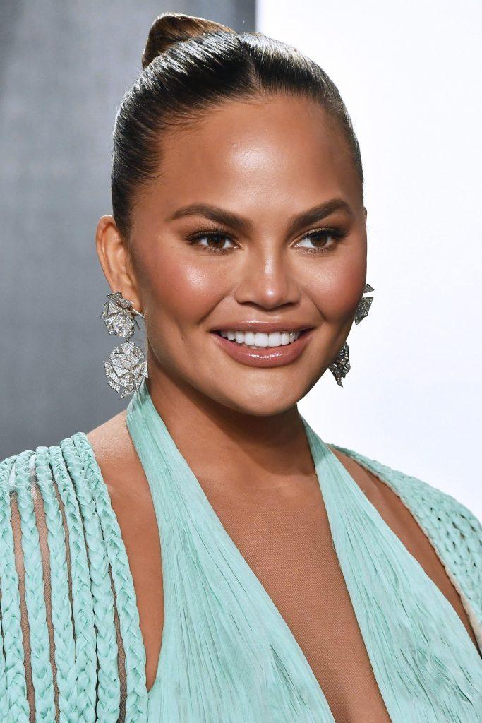 Chrissy Teigen Net Worth, Bio, Age, Height, Wiki, Husband