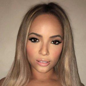 Stephanie Santiago - Bio, Facts, Family Famous Birthdays