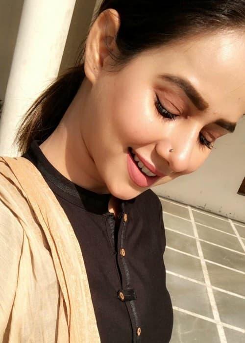 Sunanda Sharma HD Photos And Wallpapers Healthy Celeb