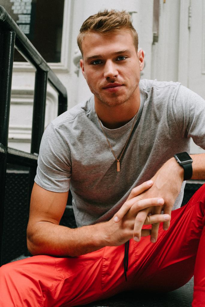 Matthew Noszka HD Images V Man