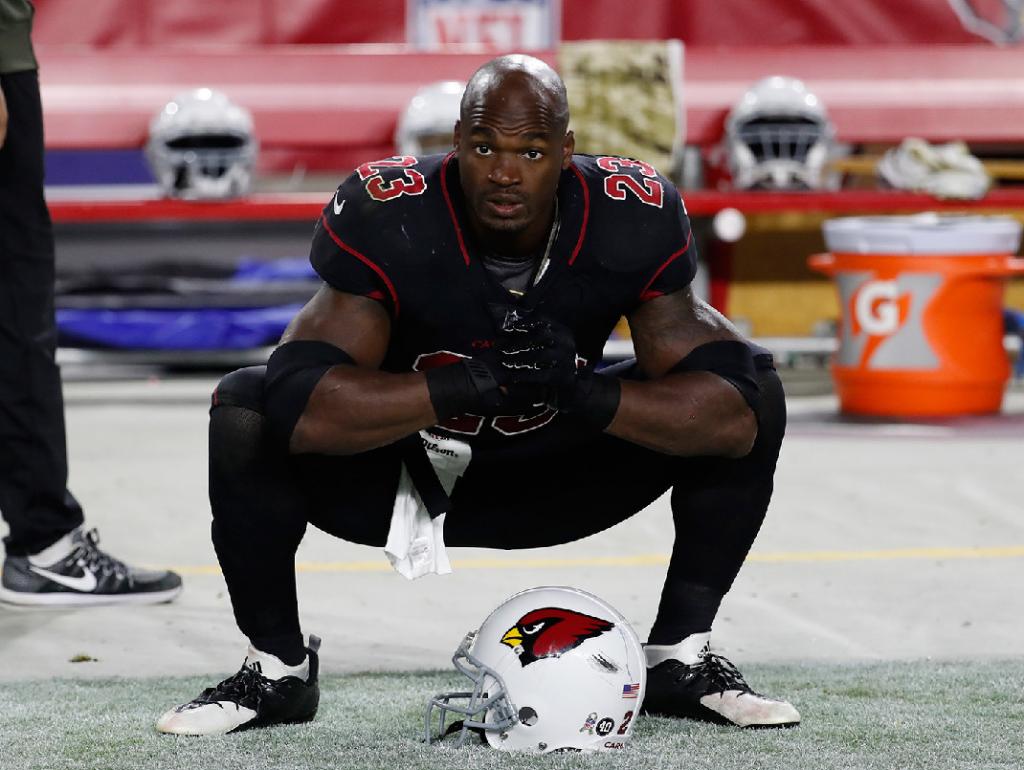 Adrian Peterson signs deal with running back-depleted