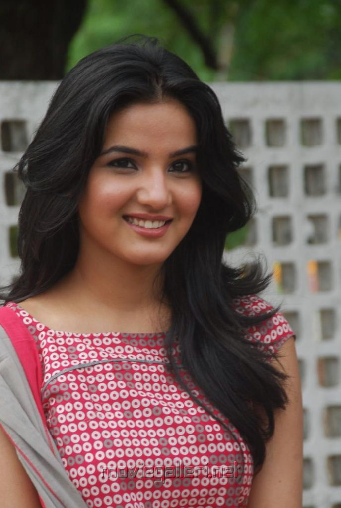 Cute Jasmine Bhasin Latest Photo Shoot Stills Pics Gallery