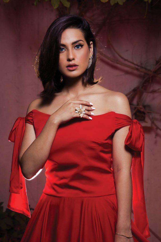 Iqra Aziz - Here We Have Got 10 Sensational Pictures!