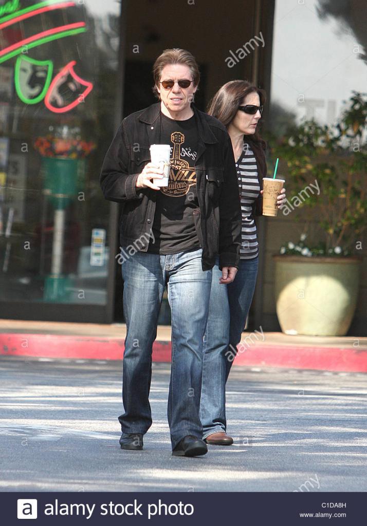 Rock 'n roller George Thorogood, 56, leaves a coffee shop