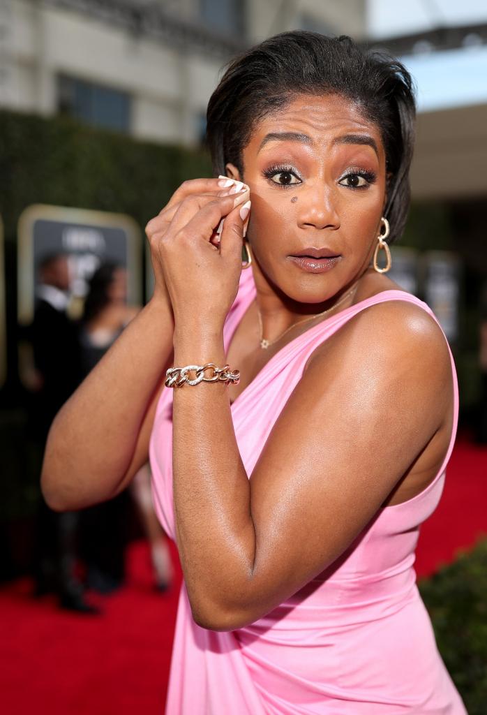 Tiffany Haddish Stops to Touch Up Her Makeup at the 2020 Golden Globes