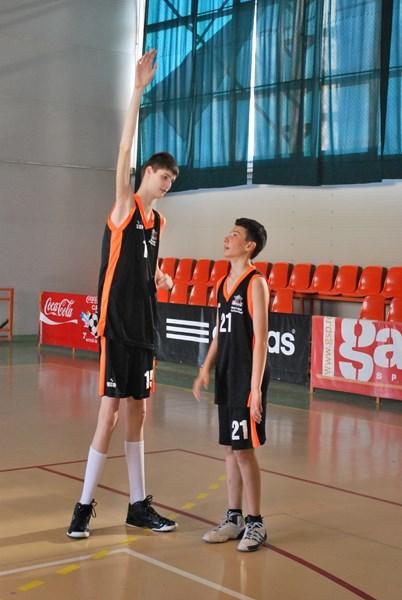 Robert Bobroczky The Tallest Teenager Romania