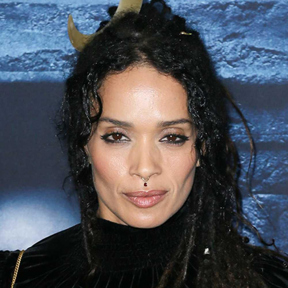 SwashVillage  Lisa Bonet Biographie