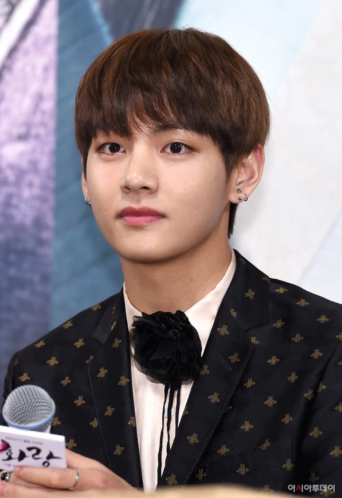 [Picture/Media] Kim Taehyung (BTS V) at Hwarang Press