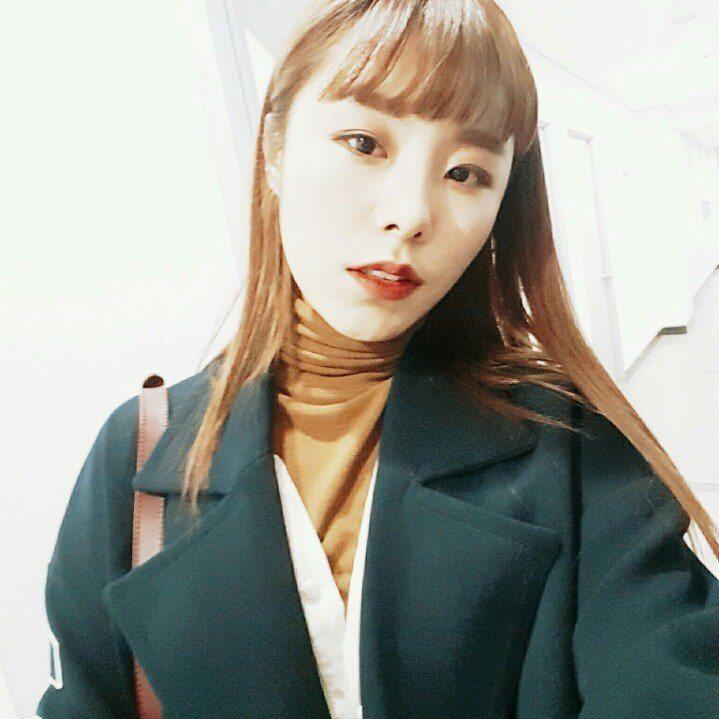5 Photos Of MAMAMOOs Wheein That Will Make You Buy A Turtleneck