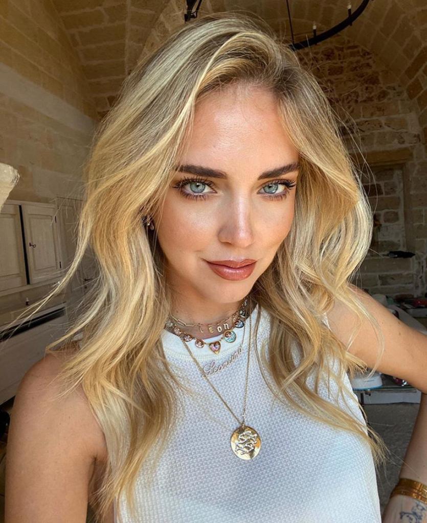 Chiara Ferragni inaugura il nuovo ufficio, i fan guardano altro: 