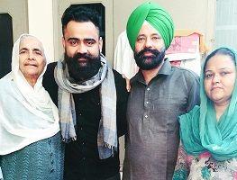 Amrit Maan Punjabi Singer Height Weight Age Affairs Wife