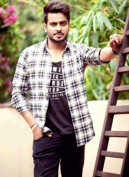 Mankirt Aulakh Punjabi Singer Height Weight Age Affairs