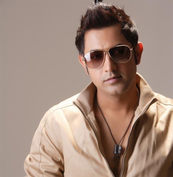 Punjabs Big B Gippy Grewal To Make His Bollywood Debut With