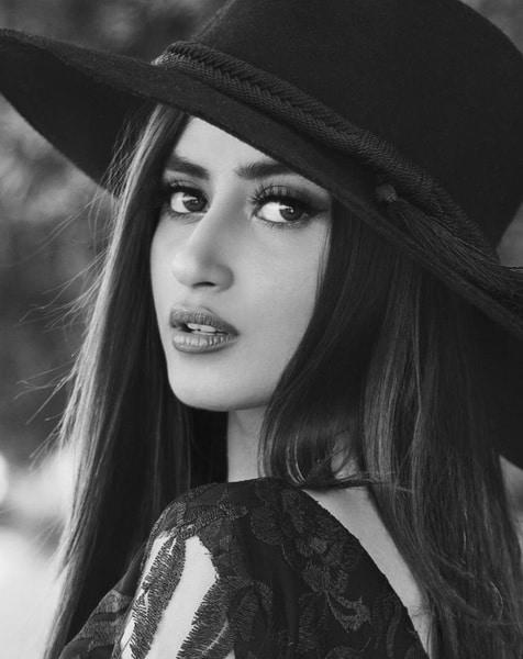 Sajal Ali Biography Age Dramas Telefilms Films Sister